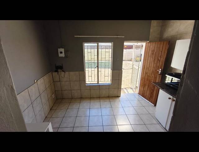 1 BEDROOM PROPERTY TO RENT IN DIE BULT